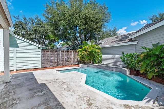 1050 Aviary Road Road, Wellington, FL 33414