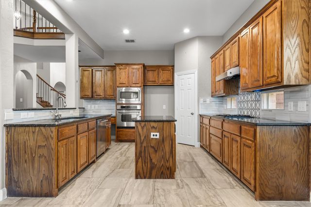 8381 Fullerton Street, Lantana, TX 76226