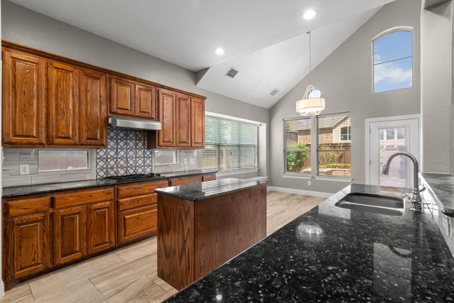8381 Fullerton Street, Lantana, TX 76226