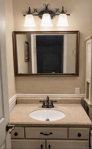 20 Laurel Avenue 60, East Islip, NY 11730