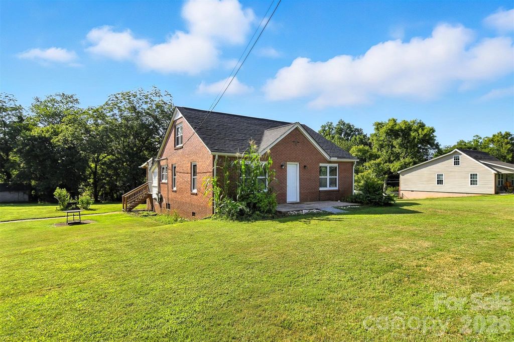 3544 6th Street Drive NW, Hickory, NC 28601