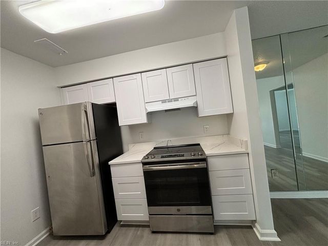 572 Candle Ln Apt 302, Newport News, VA 23608