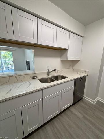 572 Candle Ln Apt 302, Newport News, VA 23608