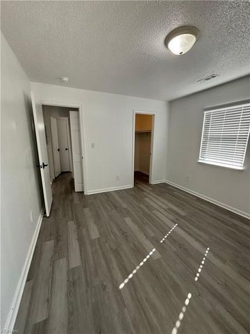 572 Candle Ln Apt 302, Newport News, VA 23608