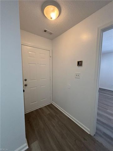 572 Candle Ln Apt 302, Newport News, VA 23608