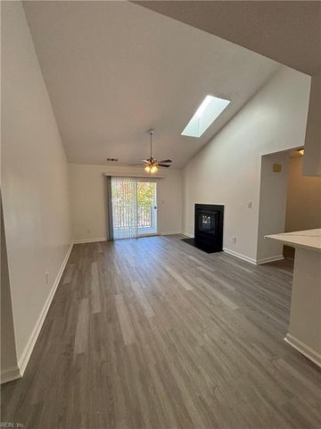 572 Candle Ln Apt 302, Newport News, VA 23608