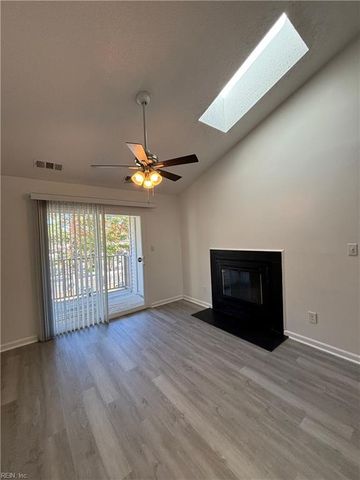 572 Candle Ln Apt 302, Newport News, VA 23608