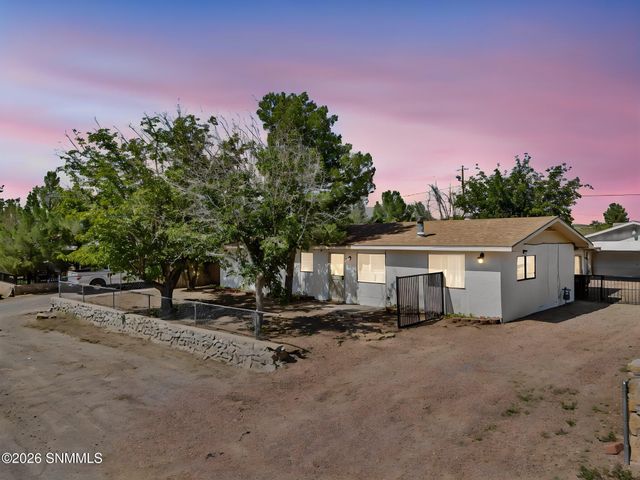 5850 Garcia Drive, Dona Ana, NM 88032