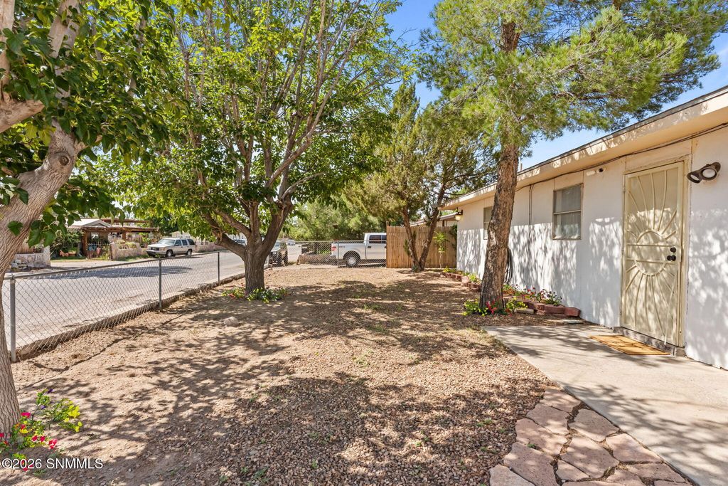 5850 Garcia Drive, Dona Ana, NM 88032