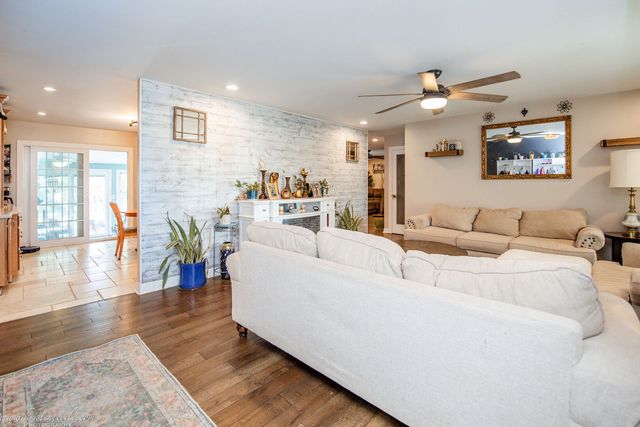 936 W Corning Road, Beecher, IL 60401