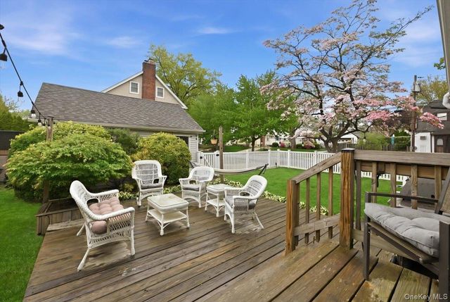 66 Primrose Avenue, Floral Park, NY 11001