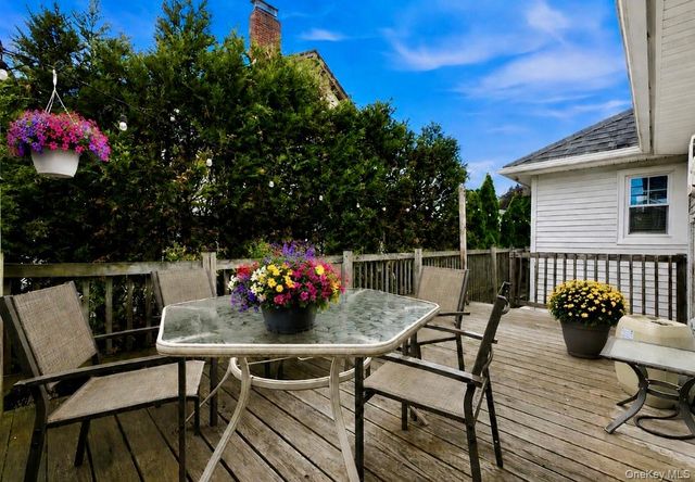 66 Primrose Avenue, Floral Park, NY 11001
