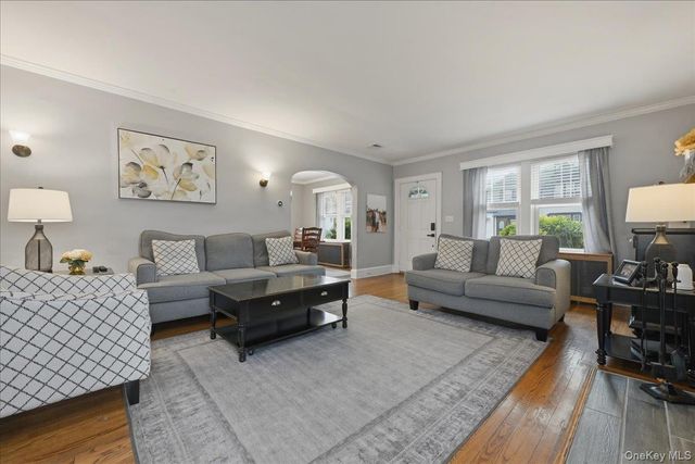 66 Primrose Avenue, Floral Park, NY 11001