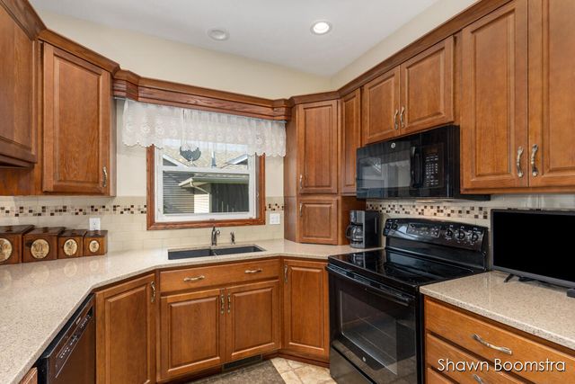 8105 Amber Crest Drive SW, Byron Center, MI 49315