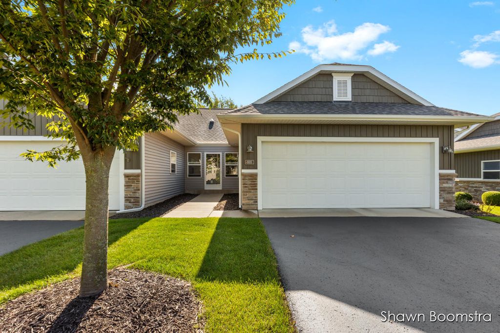 8105 Amber Crest Drive SW, Byron Center, MI 49315