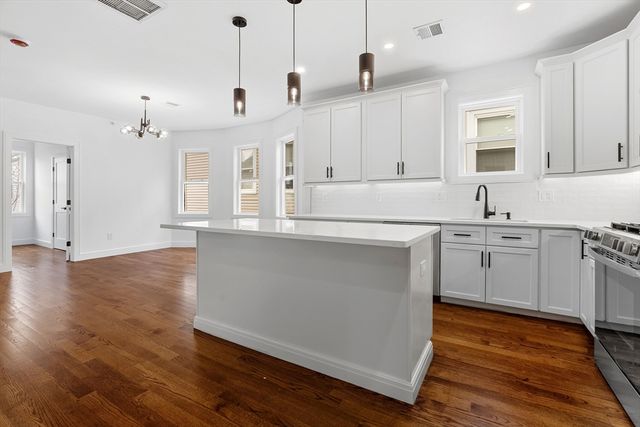 73 Romsey St 3, Boston, MA 02125