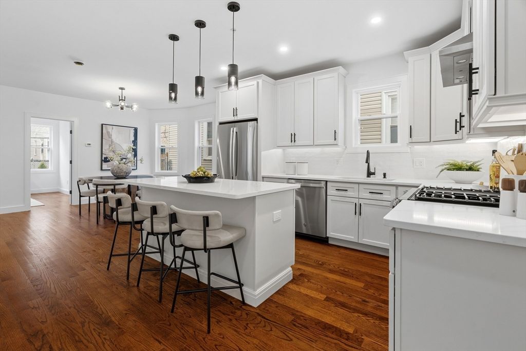 73 Romsey St 3, Boston, MA 02125