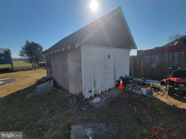 250 VILLAGE DR, Lebanon, PA 17042