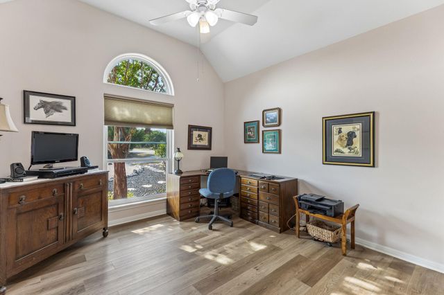 1 Rock Hollow CIR, Wimberley, TX 78676
