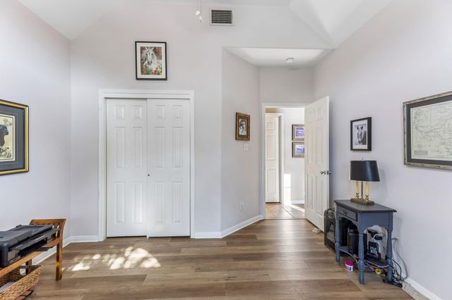 1 Rock Hollow CIR, Wimberley, TX 78676