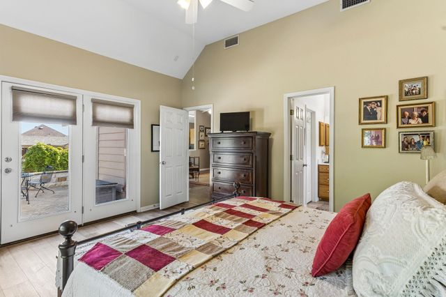 1 Rock Hollow CIR, Wimberley, TX 78676
