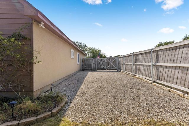 1 Rock Hollow CIR, Wimberley, TX 78676
