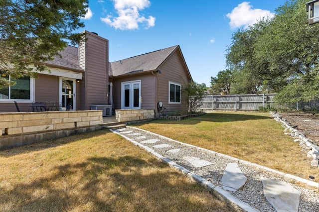 1 Rock Hollow CIR, Wimberley, TX 78676
