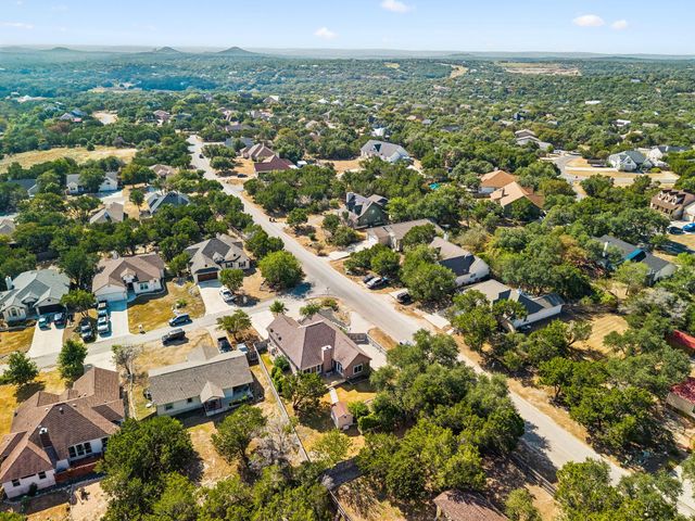 1 Rock Hollow CIR, Wimberley, TX 78676
