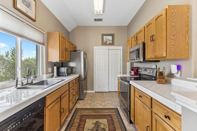 1 Rock Hollow CIR, Wimberley, TX 78676