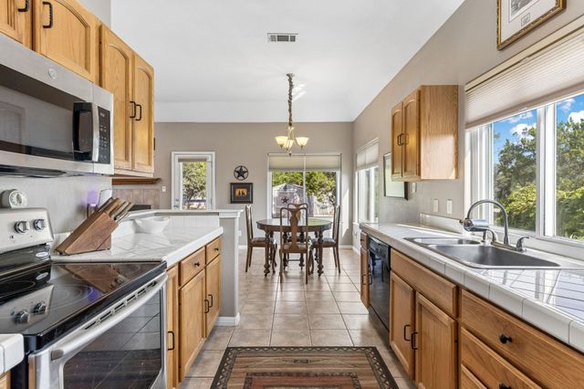 1 Rock Hollow CIR, Wimberley, TX 78676