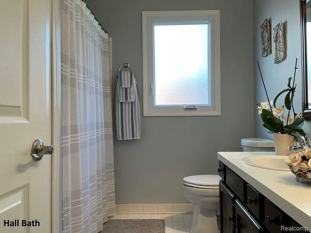 460 Streamview Court, Rochester Hills, MI 48309