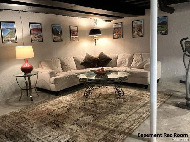460 Streamview Court, Rochester Hills, MI 48309