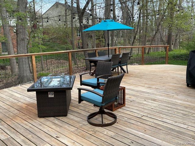 460 Streamview Court, Rochester Hills, MI 48309