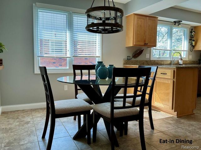 460 Streamview Court, Rochester Hills, MI 48309