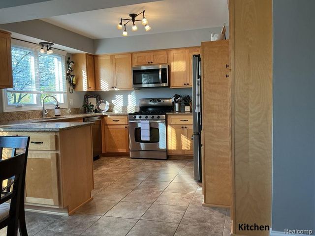 460 Streamview Court, Rochester Hills, MI 48309