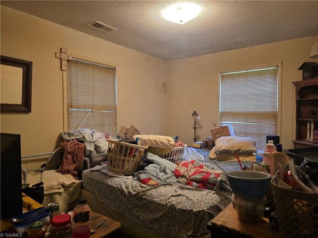 810 Sherrilwood Drive, Greensboro, NC 27406