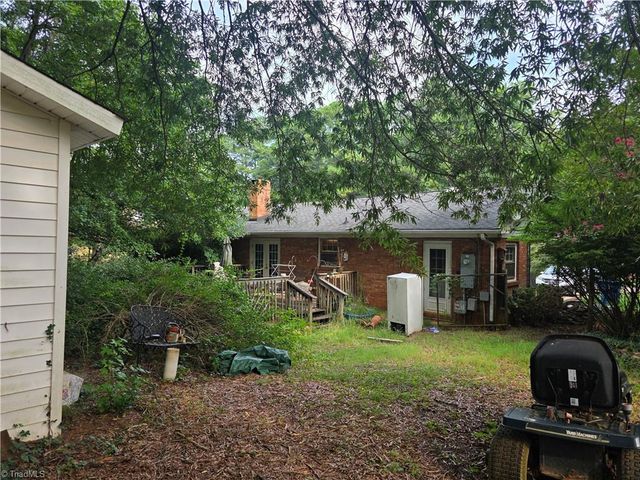 810 Sherrilwood Drive, Greensboro, NC 27406