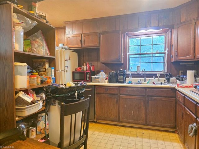810 Sherrilwood Drive, Greensboro, NC 27406