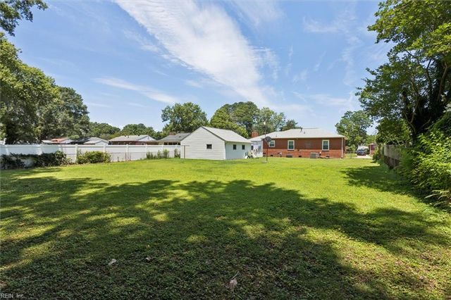 125 Woods RD, Newport News, VA 23601