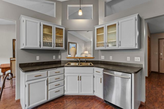 322 74th Avenue N, Brooklyn Park, MN 55444