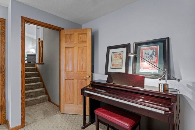 322 74th Avenue N, Brooklyn Park, MN 55444