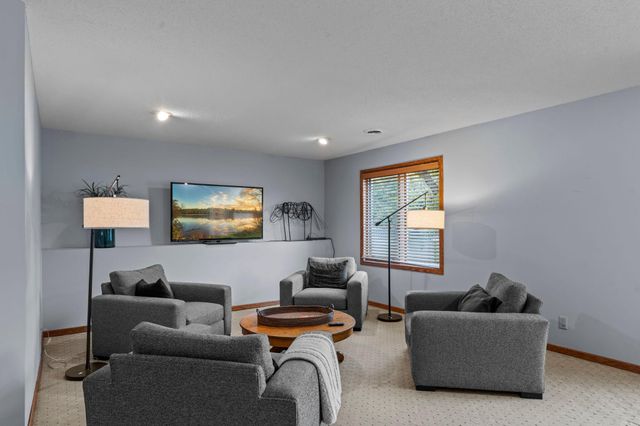 322 74th Avenue N, Brooklyn Park, MN 55444