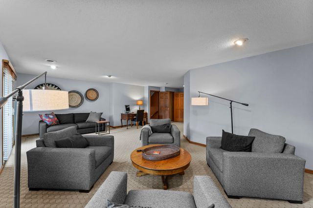 322 74th Avenue N, Brooklyn Park, MN 55444