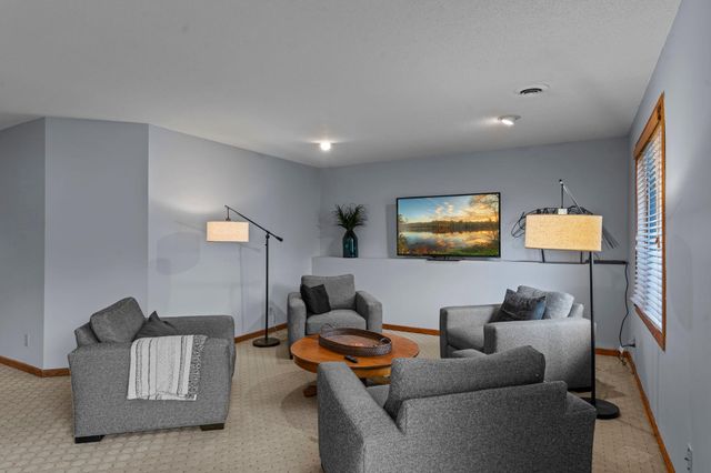 322 74th Avenue N, Brooklyn Park, MN 55444