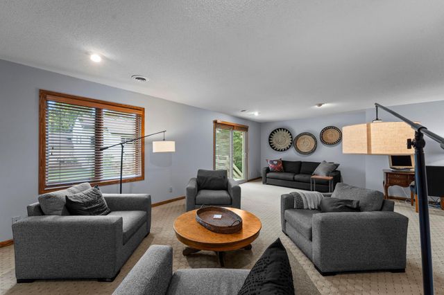 322 74th Avenue N, Brooklyn Park, MN 55444