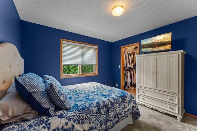 322 74th Avenue N, Brooklyn Park, MN 55444