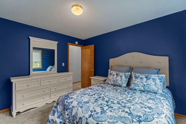 322 74th Avenue N, Brooklyn Park, MN 55444