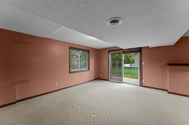322 74th Avenue N, Brooklyn Park, MN 55444