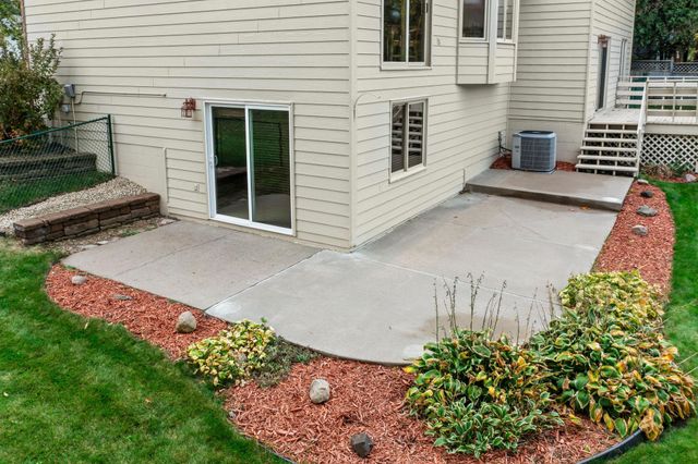 322 74th Avenue N, Brooklyn Park, MN 55444