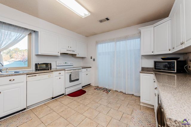 200 Atrium Ct, Warner Robins, GA 31088